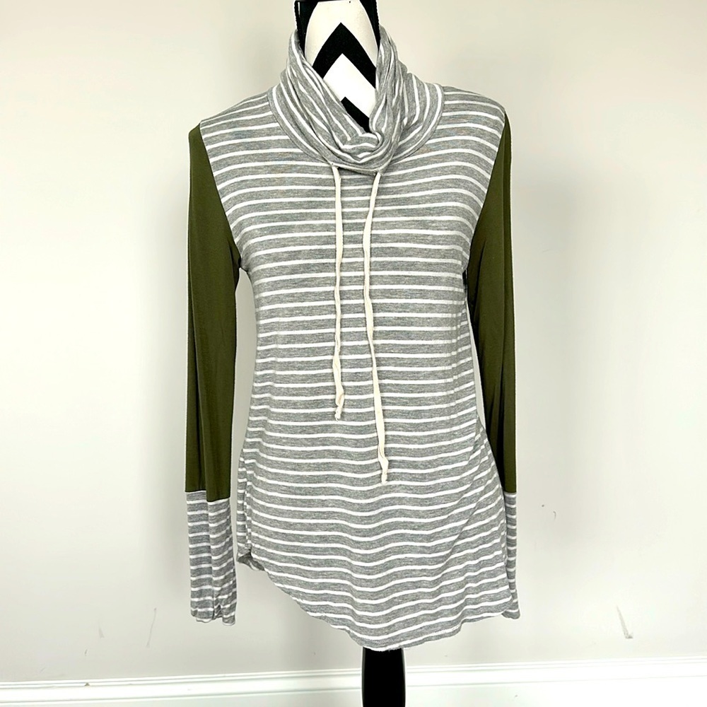 7th Rey Olive and Grey Cowl Neck Top Sz SM